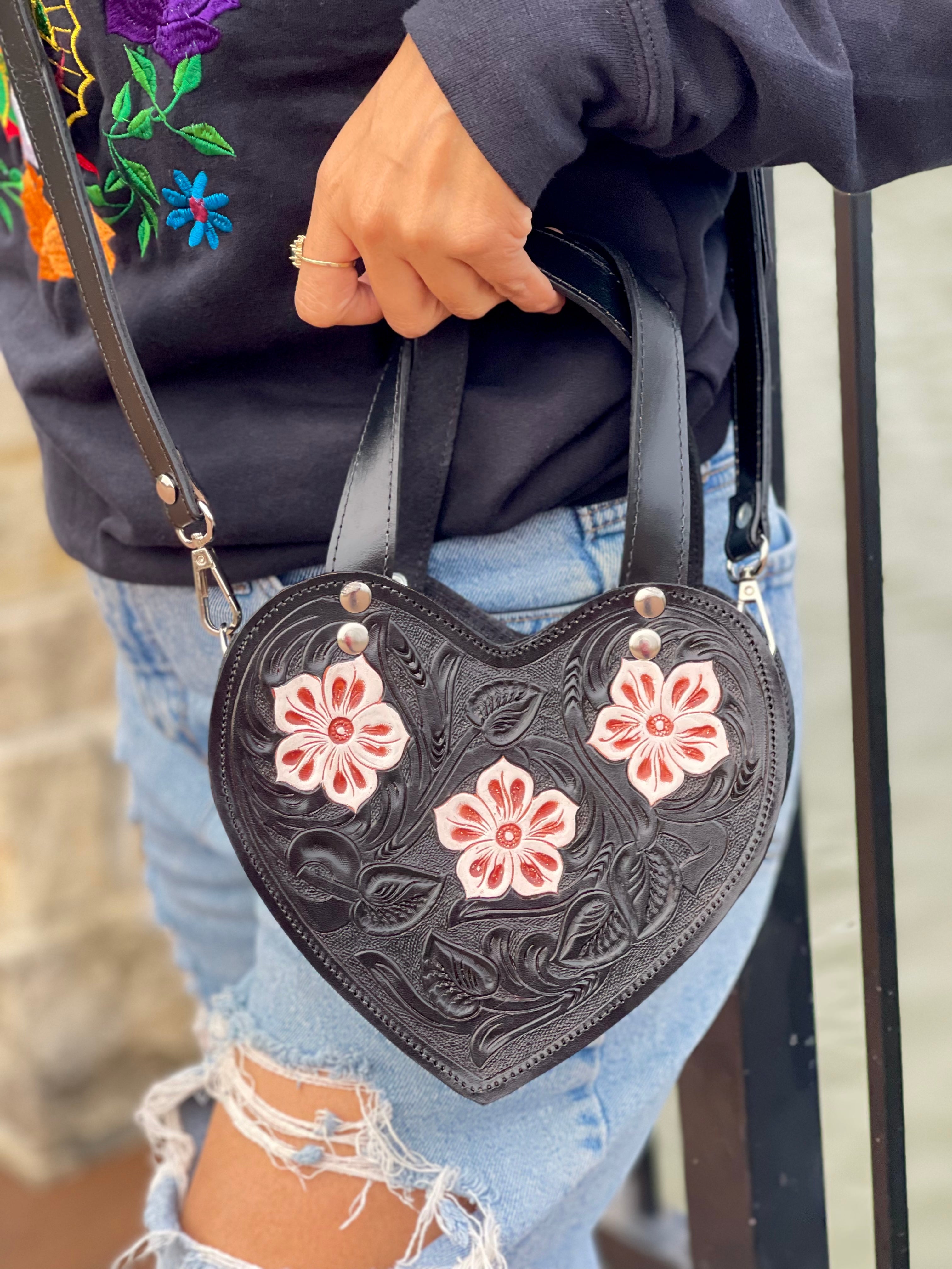 BLACK & WHITE - CORAZON HANDBAG