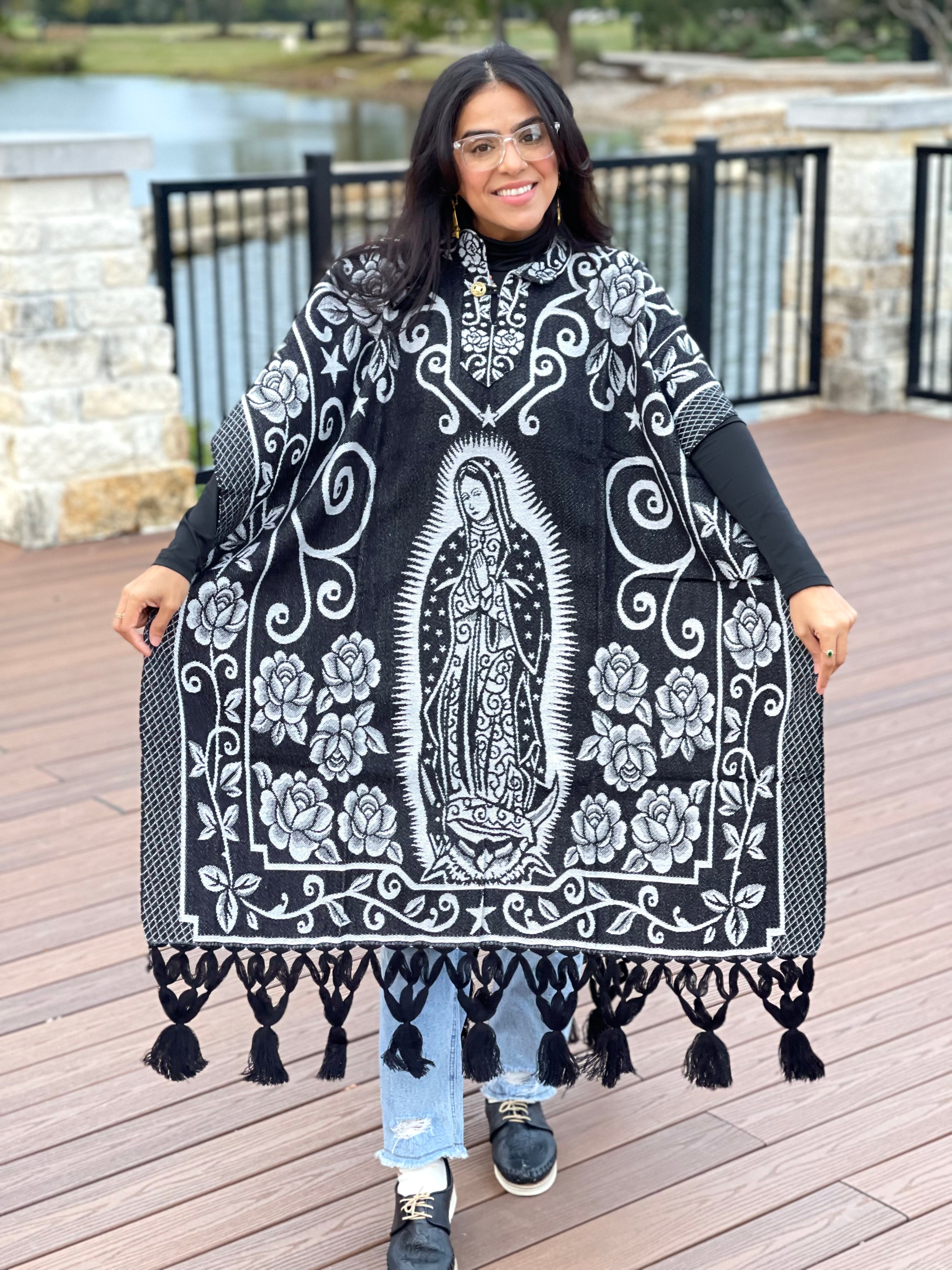 VIRGENCITA GABAN  - BLACK & WHITE