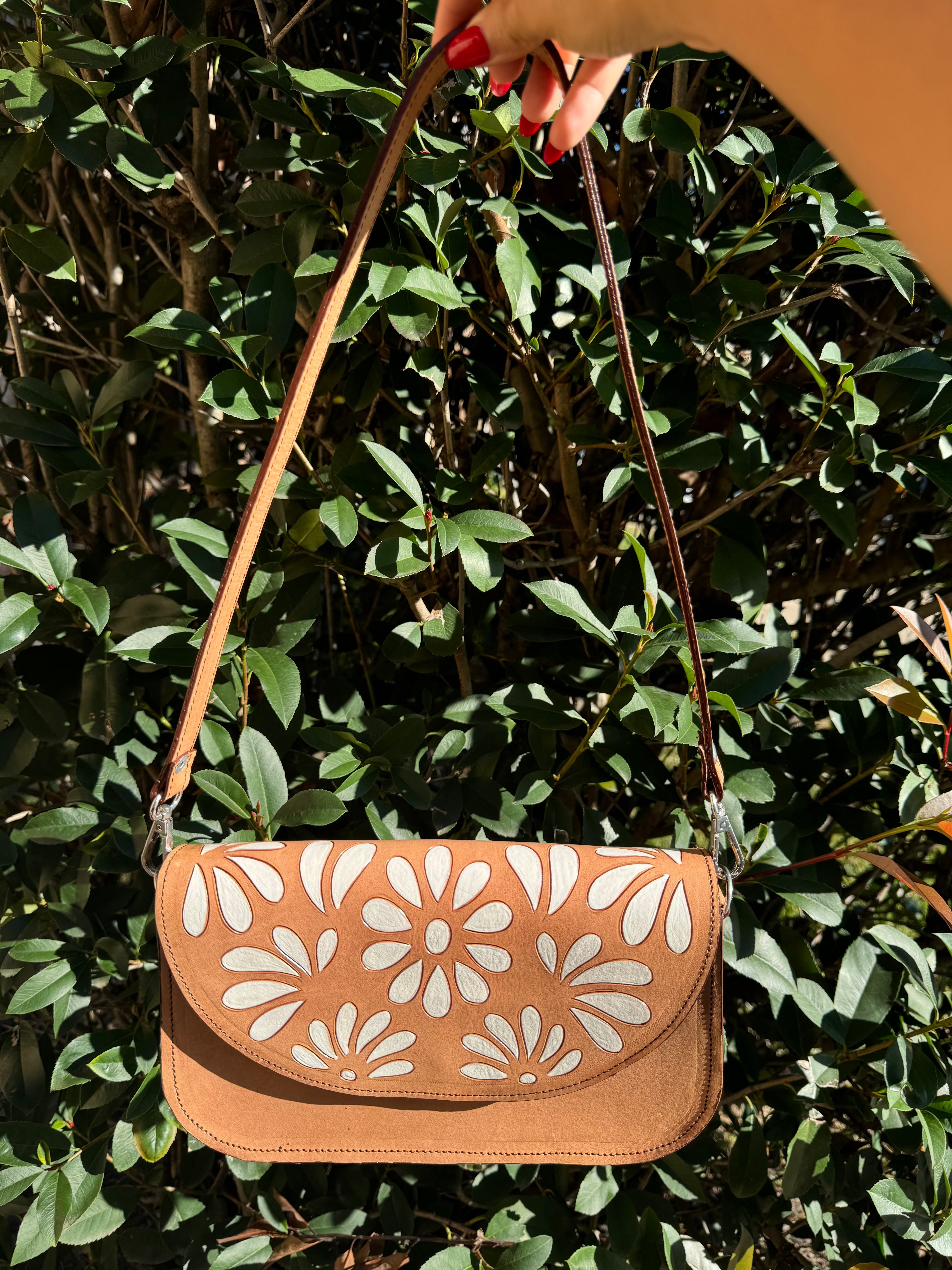 SICARU HANDBAG - TAN