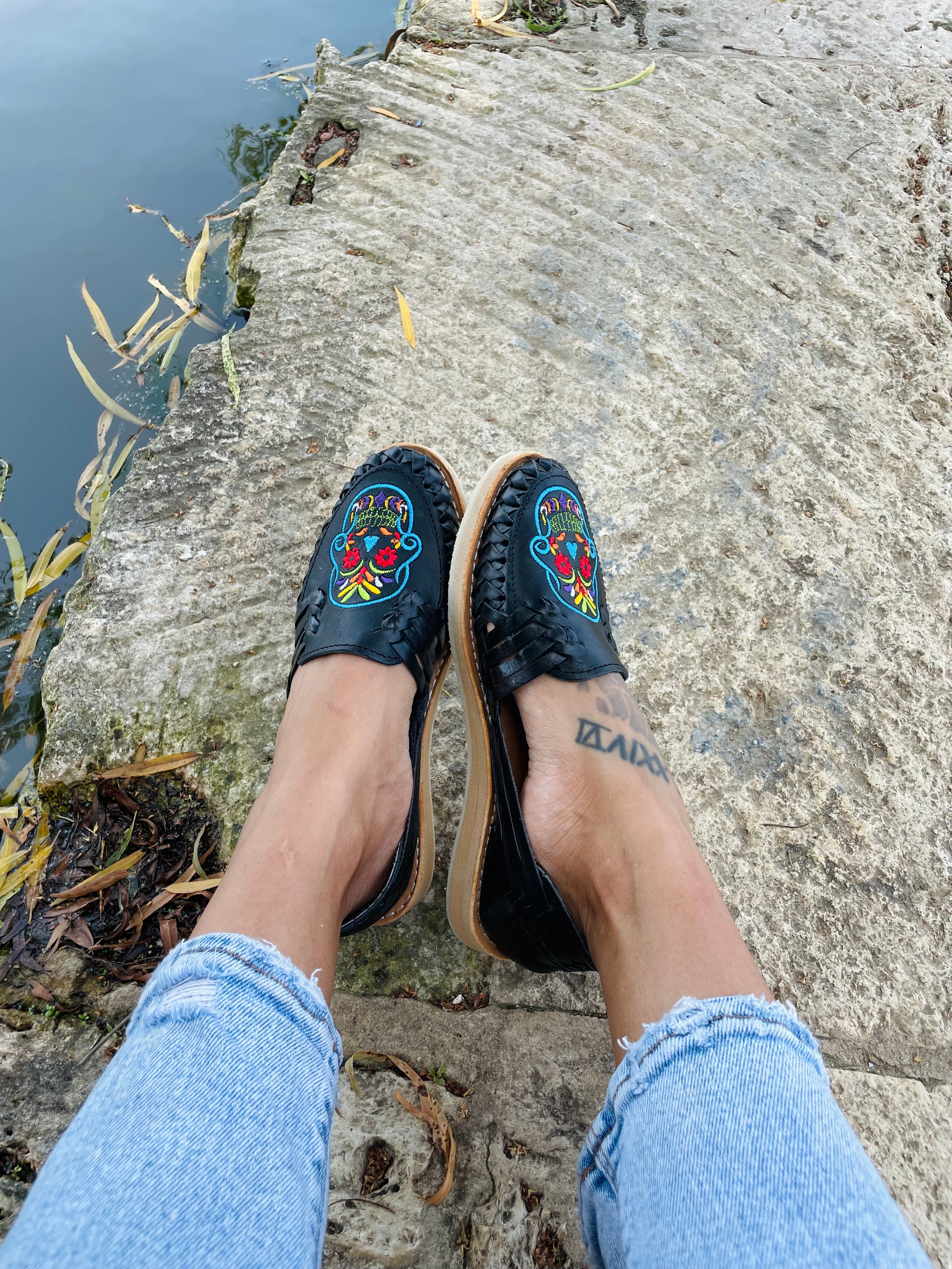CALAVERA HUARACHES - BLACK