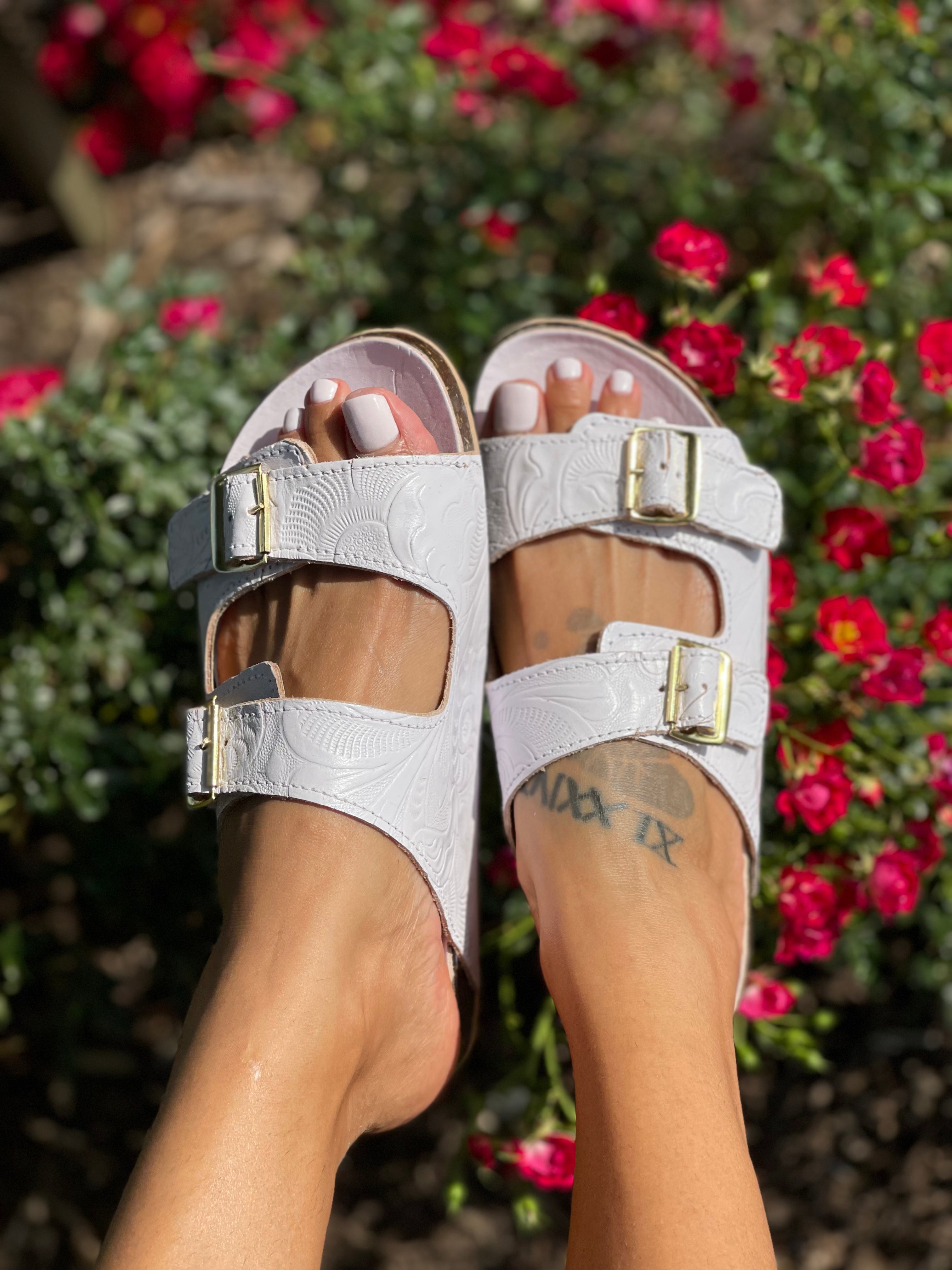 MAYA SLIDES - WHITE