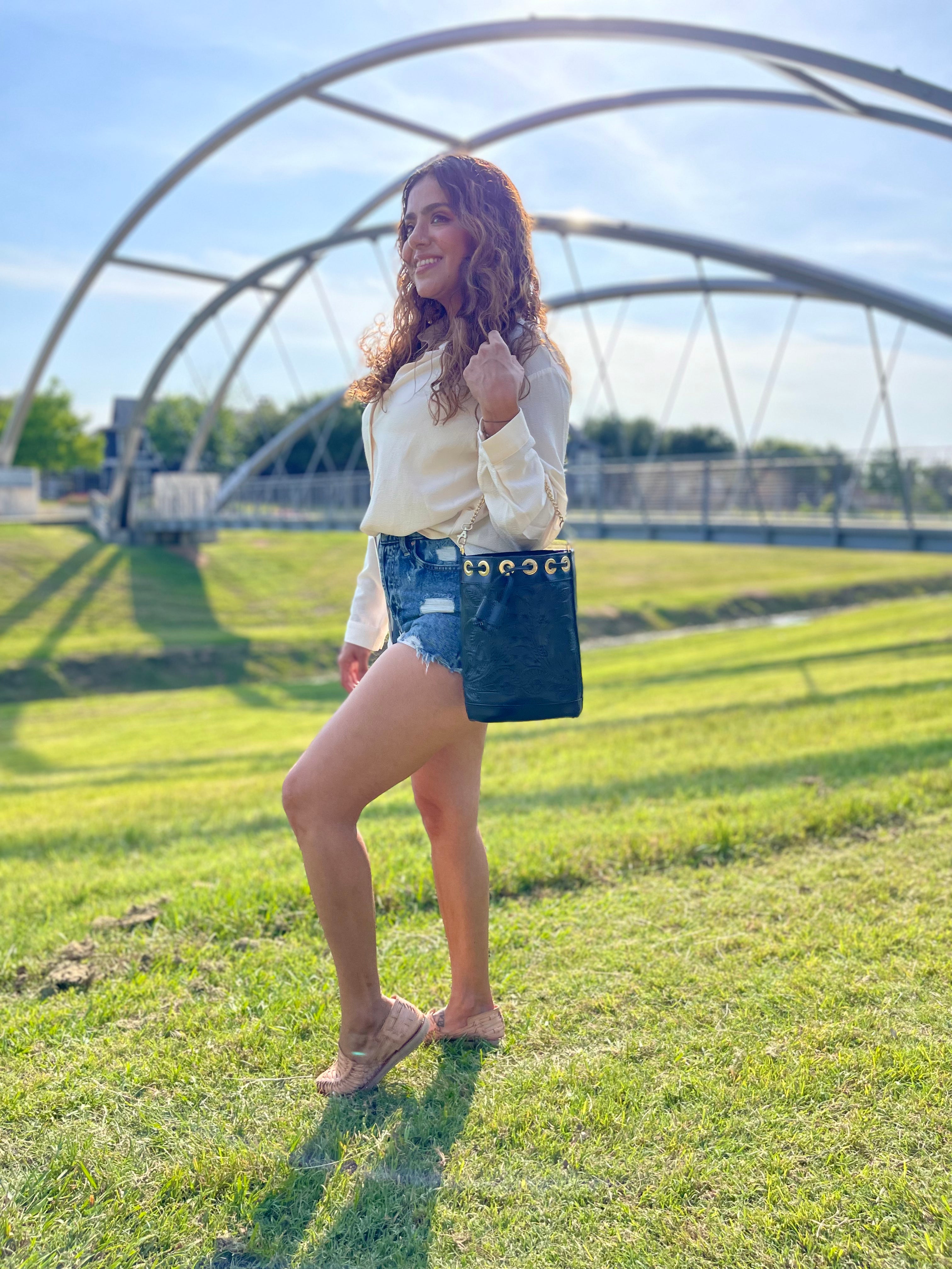 YARETZI - BLACK BUCKET BAG