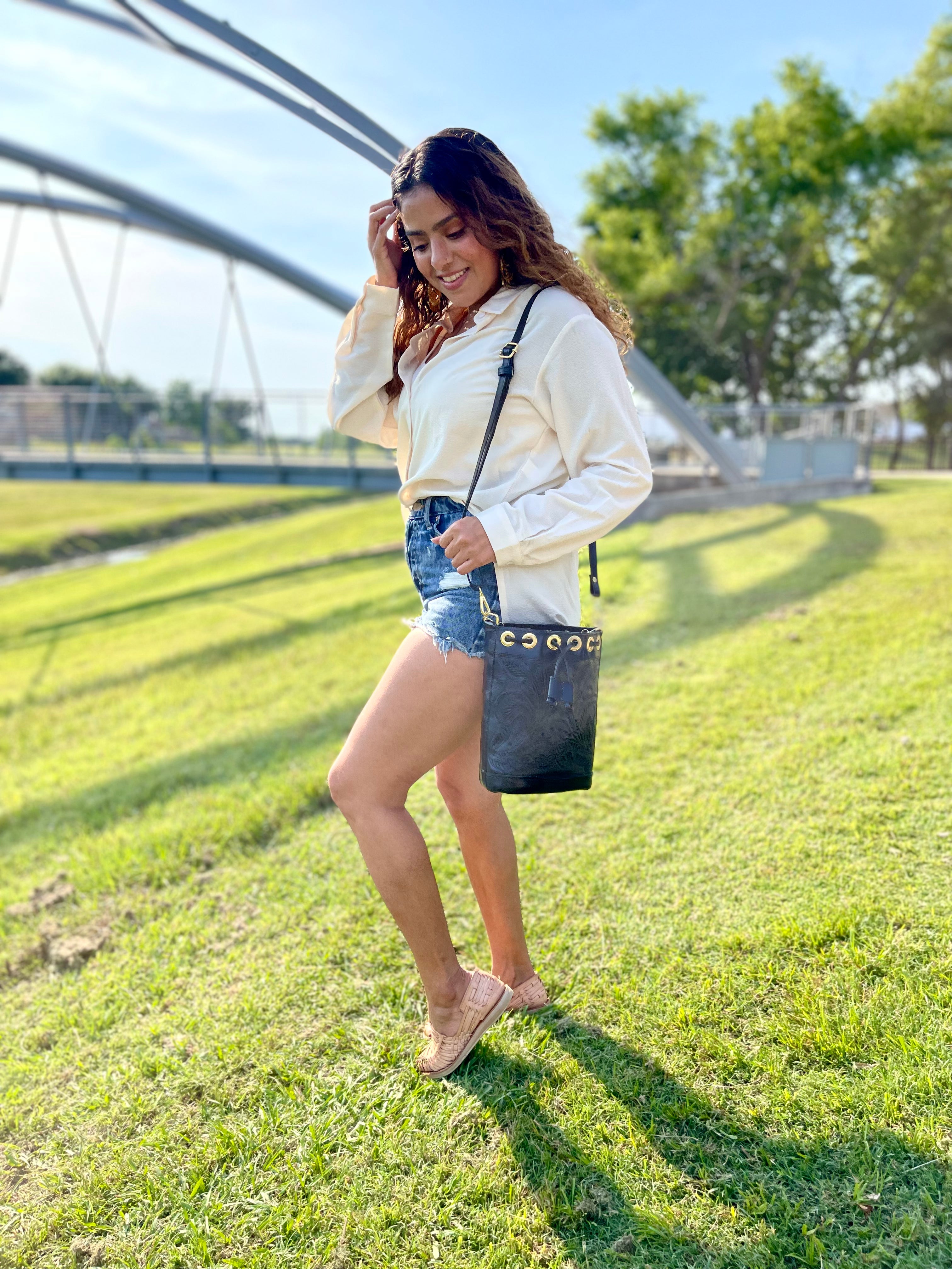 YARETZI - BLACK BUCKET BAG