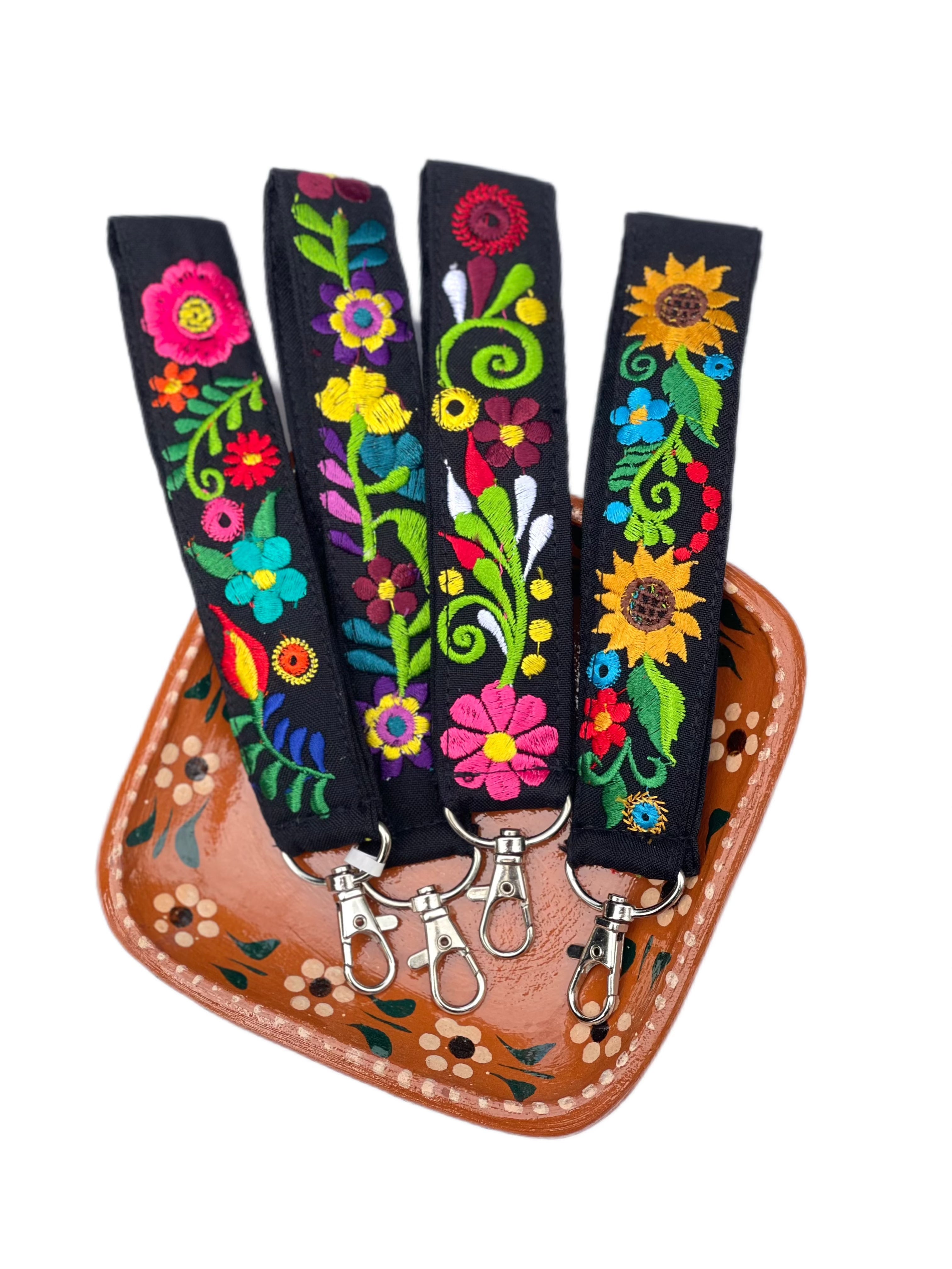FLORAL EMBROIDERED KEYCHAIN WRISTLET