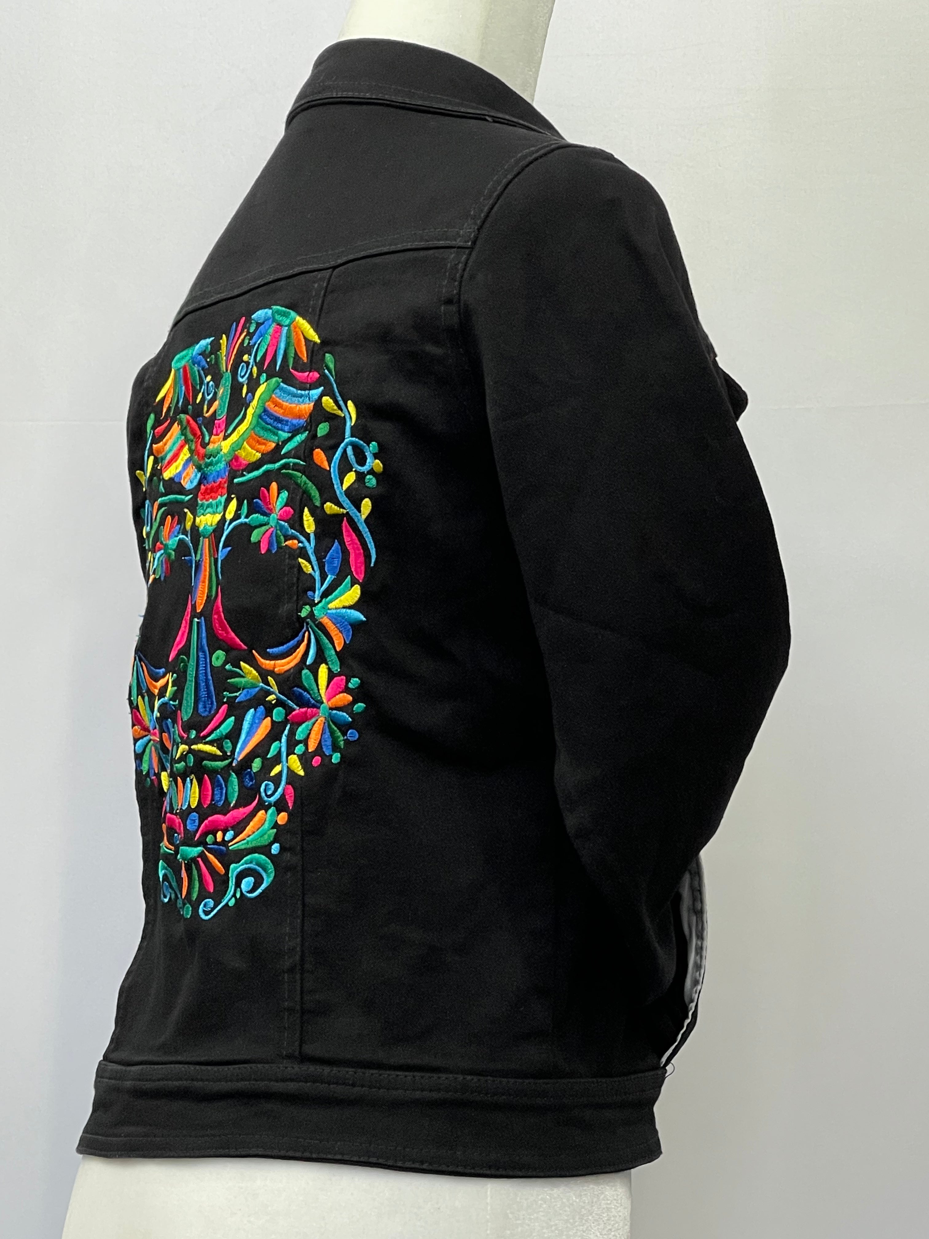 CALAVERA FITTED BLACK JEAN JACKET