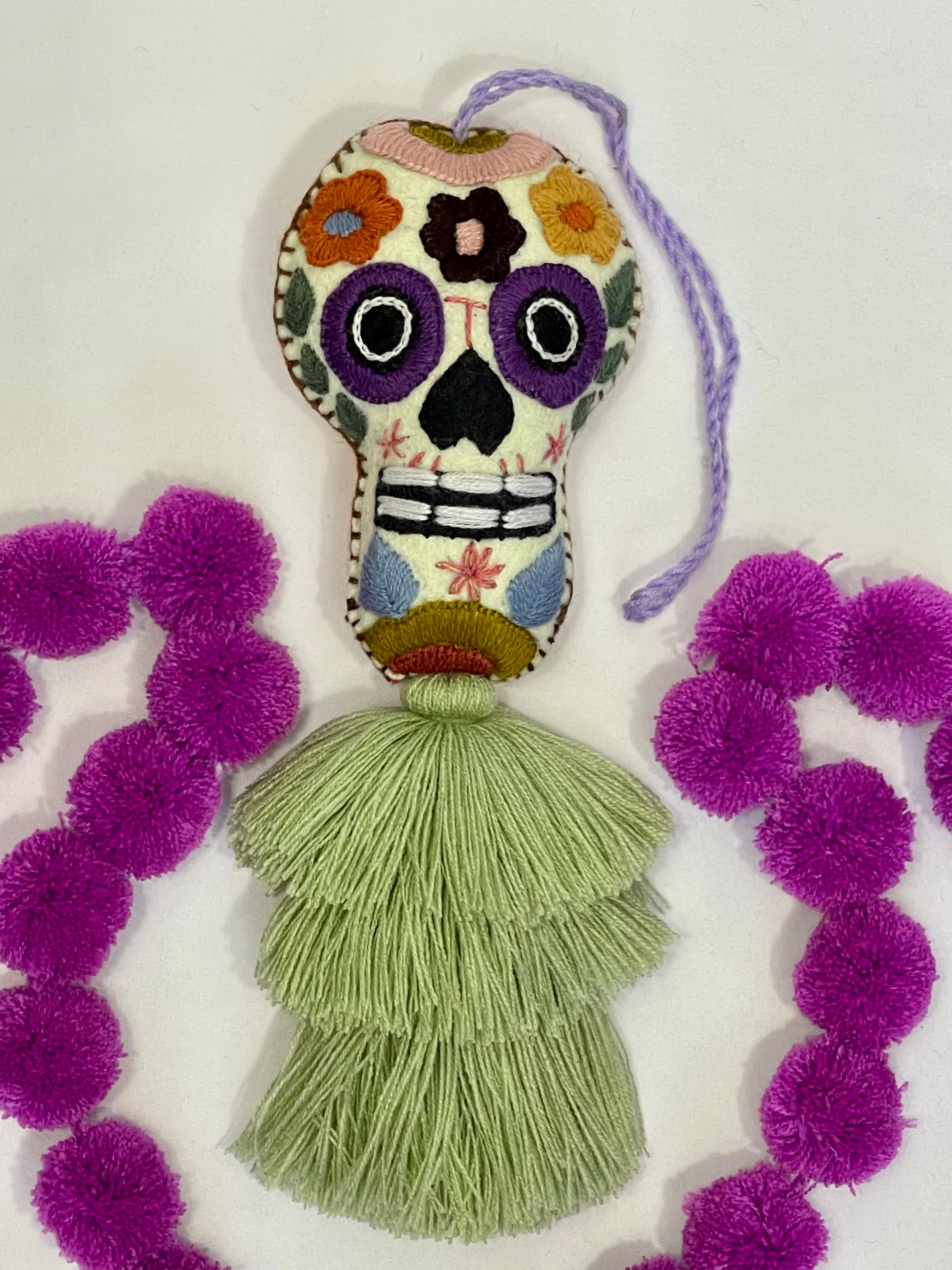 CALAVERA LARGE TASSEL