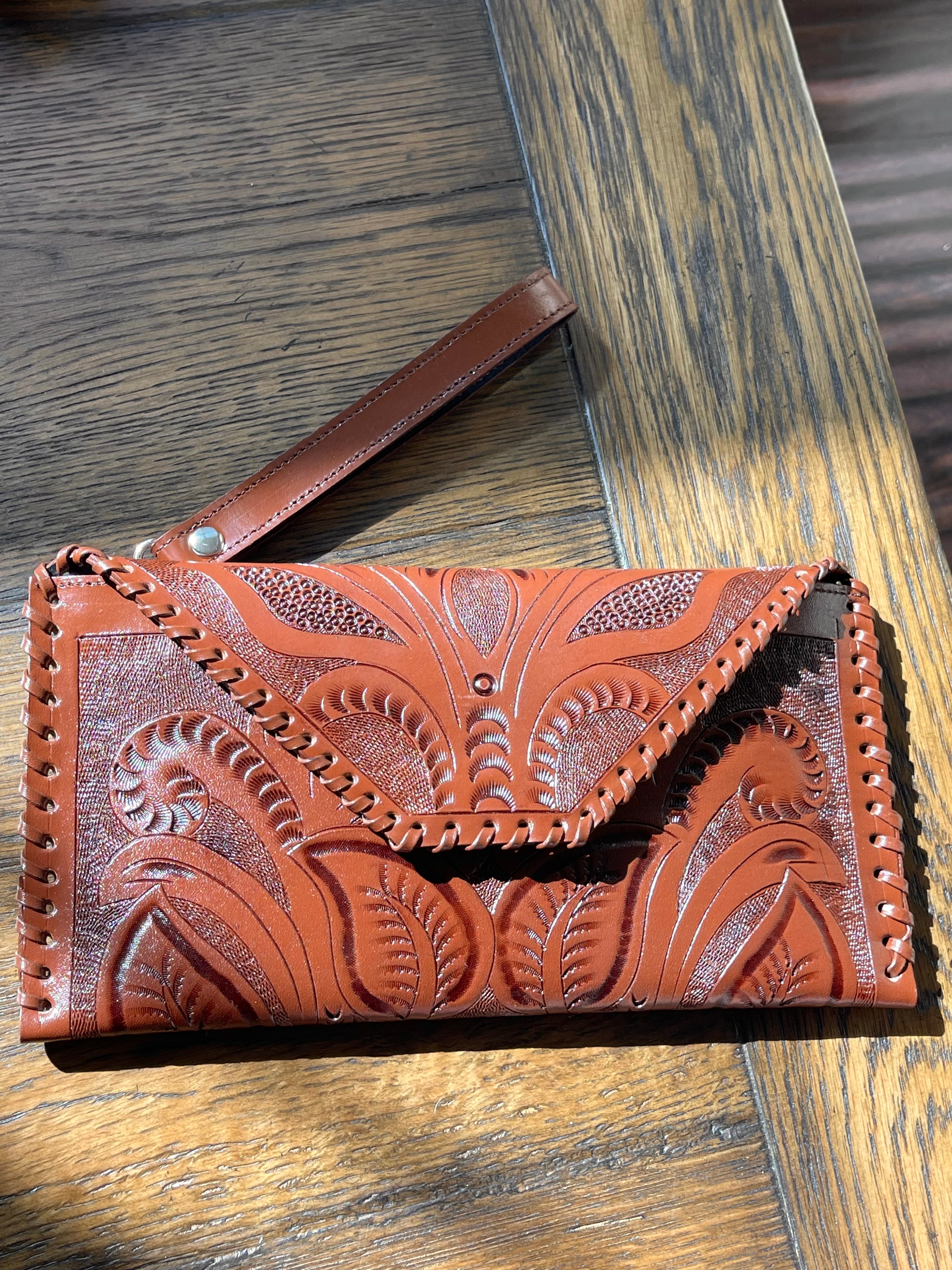 ALMA CLUTCH - CHOCOLATE BROWN