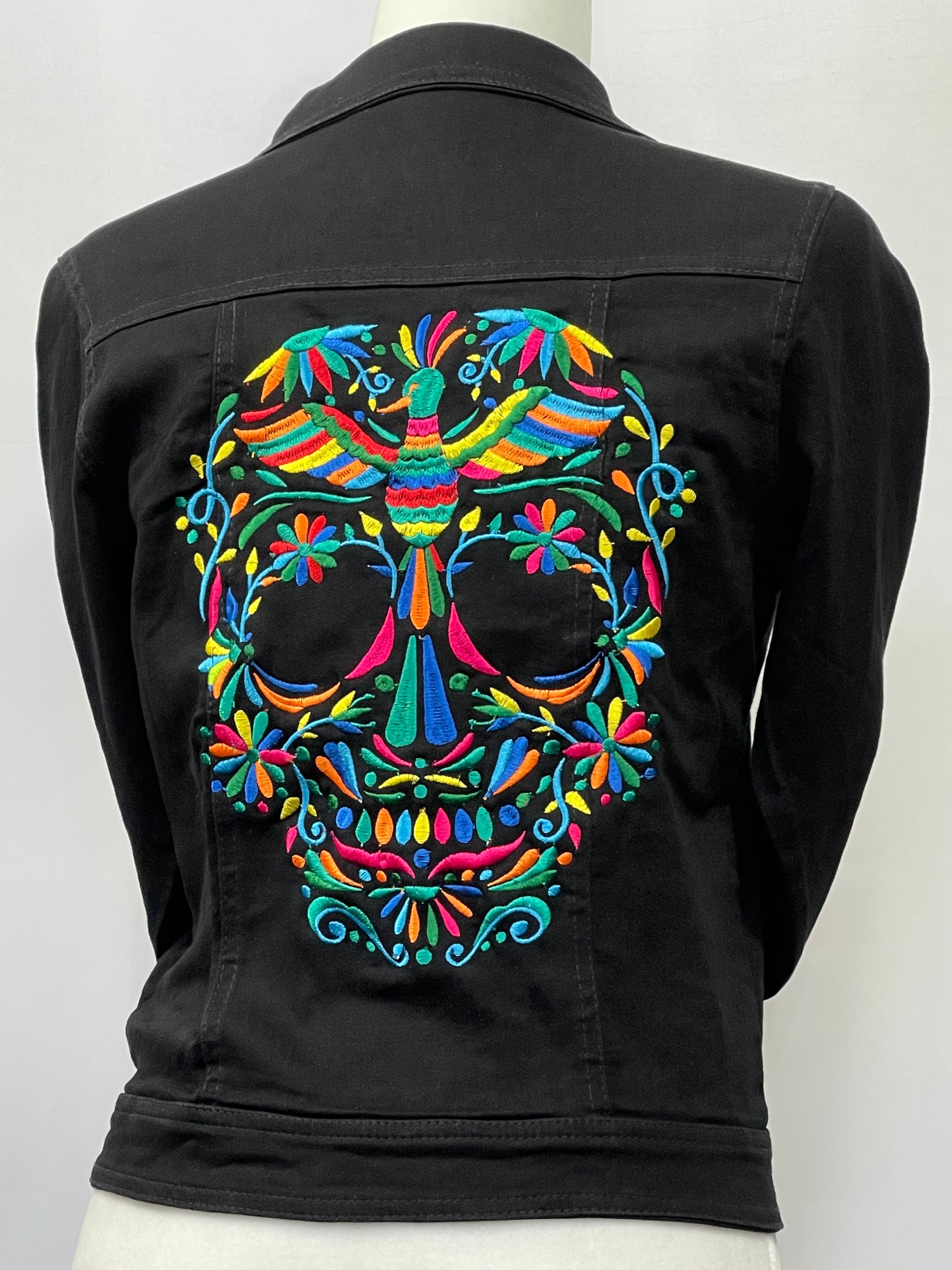 CALAVERA FITTED BLACK JEAN JACKET