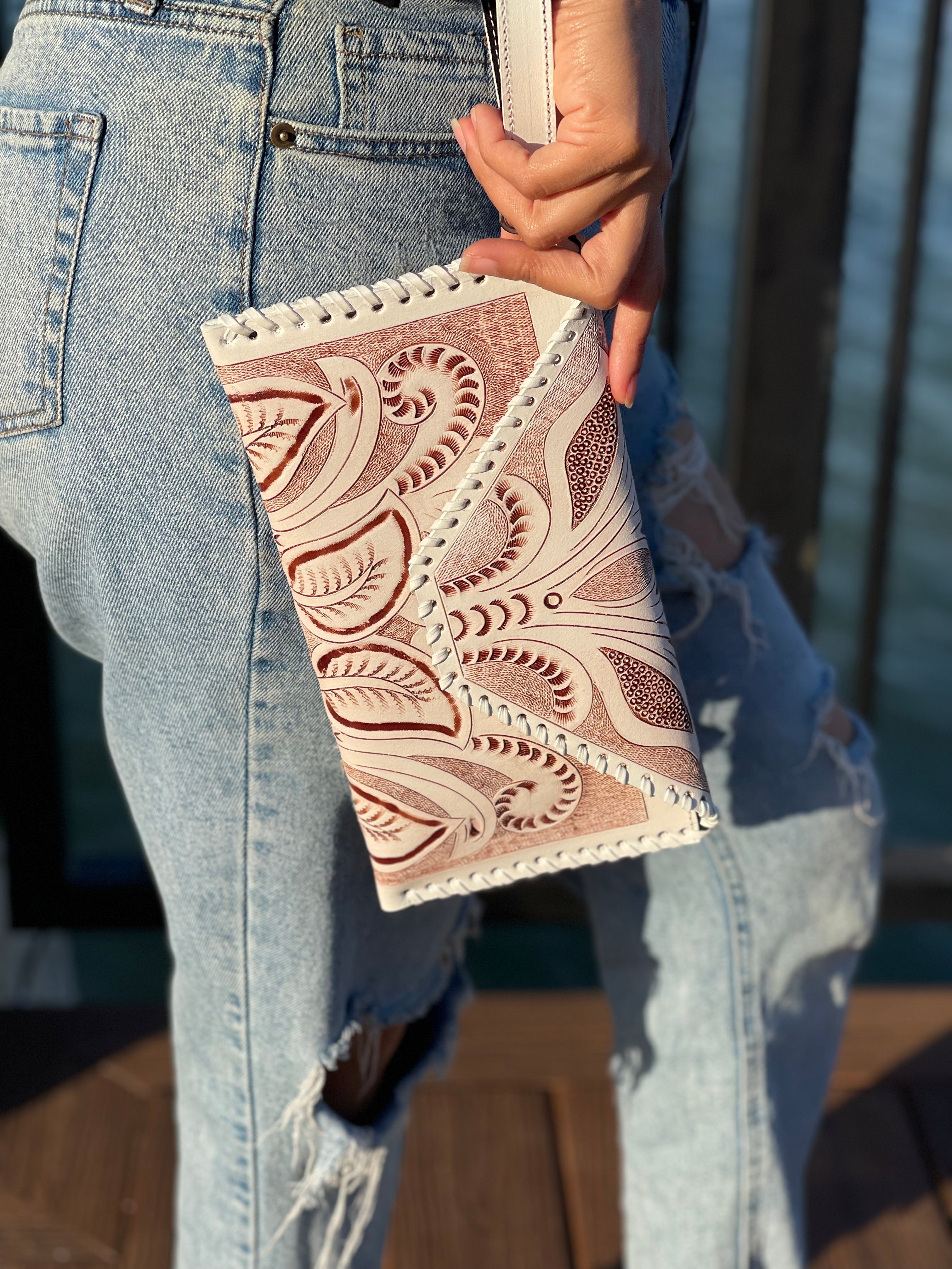 ALMA CLUTCH - WHITE