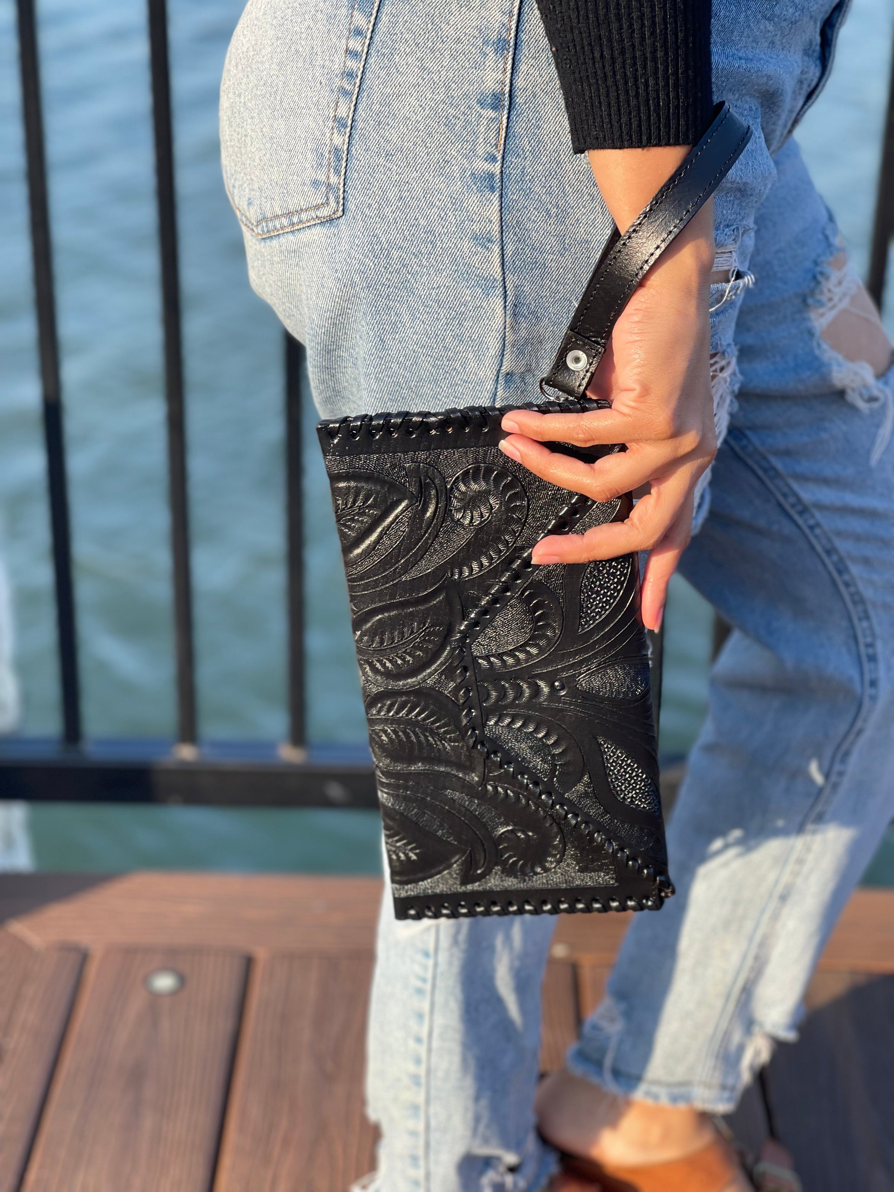 ALMA CLUTCH - BLACK