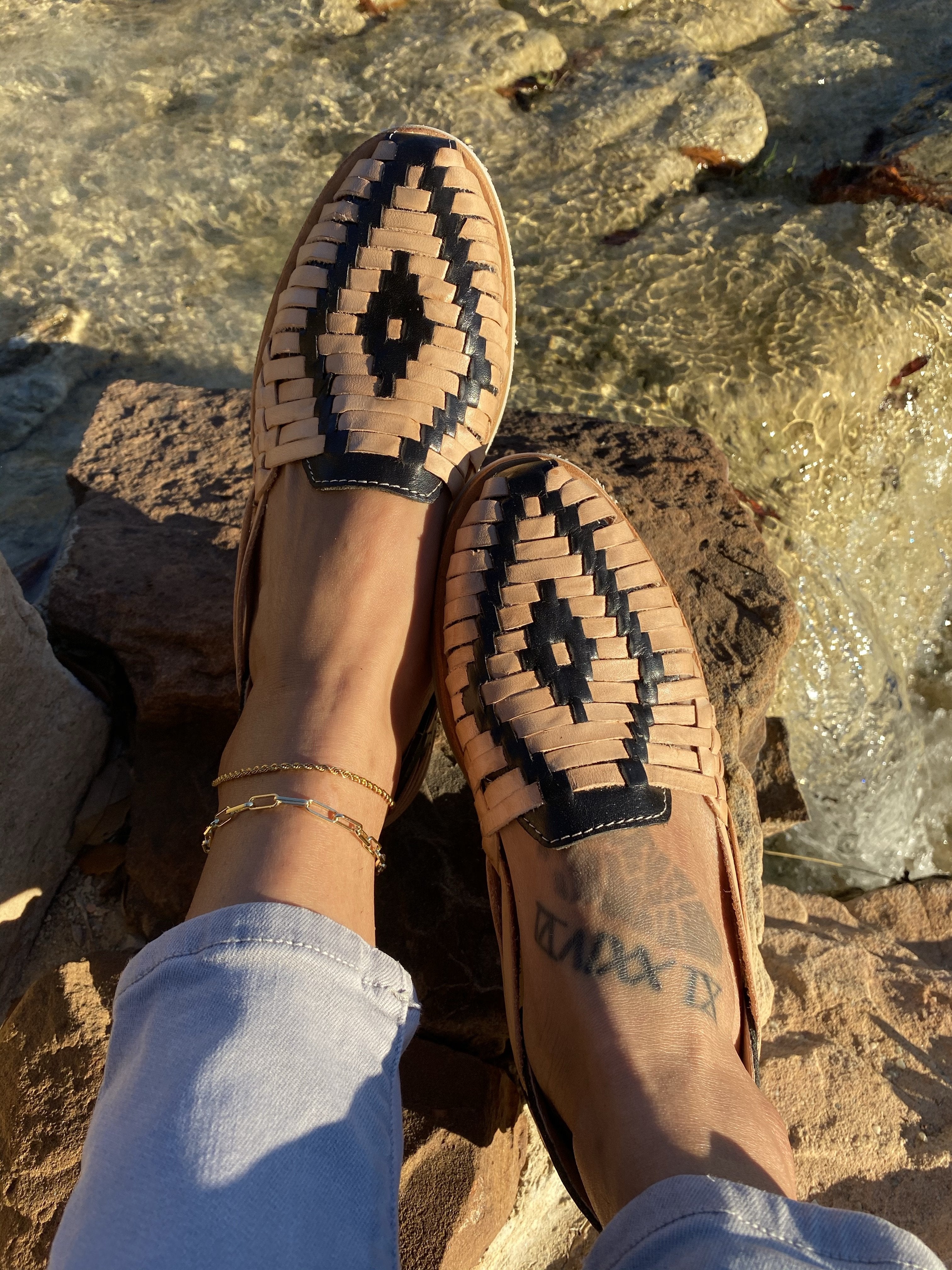 JUANITA HUARACHES - BLACK