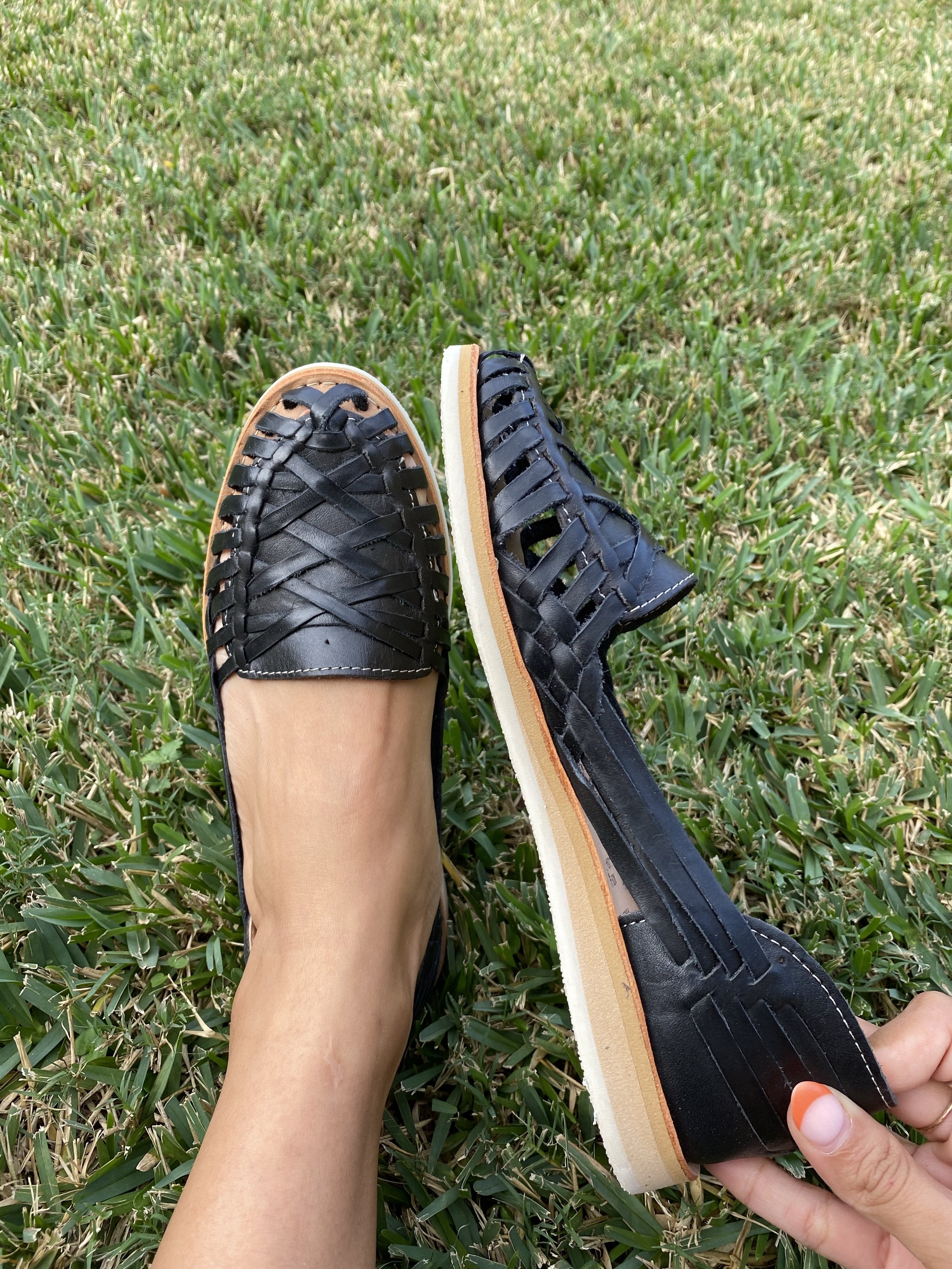 PALOMA HUARACHES - BLACK