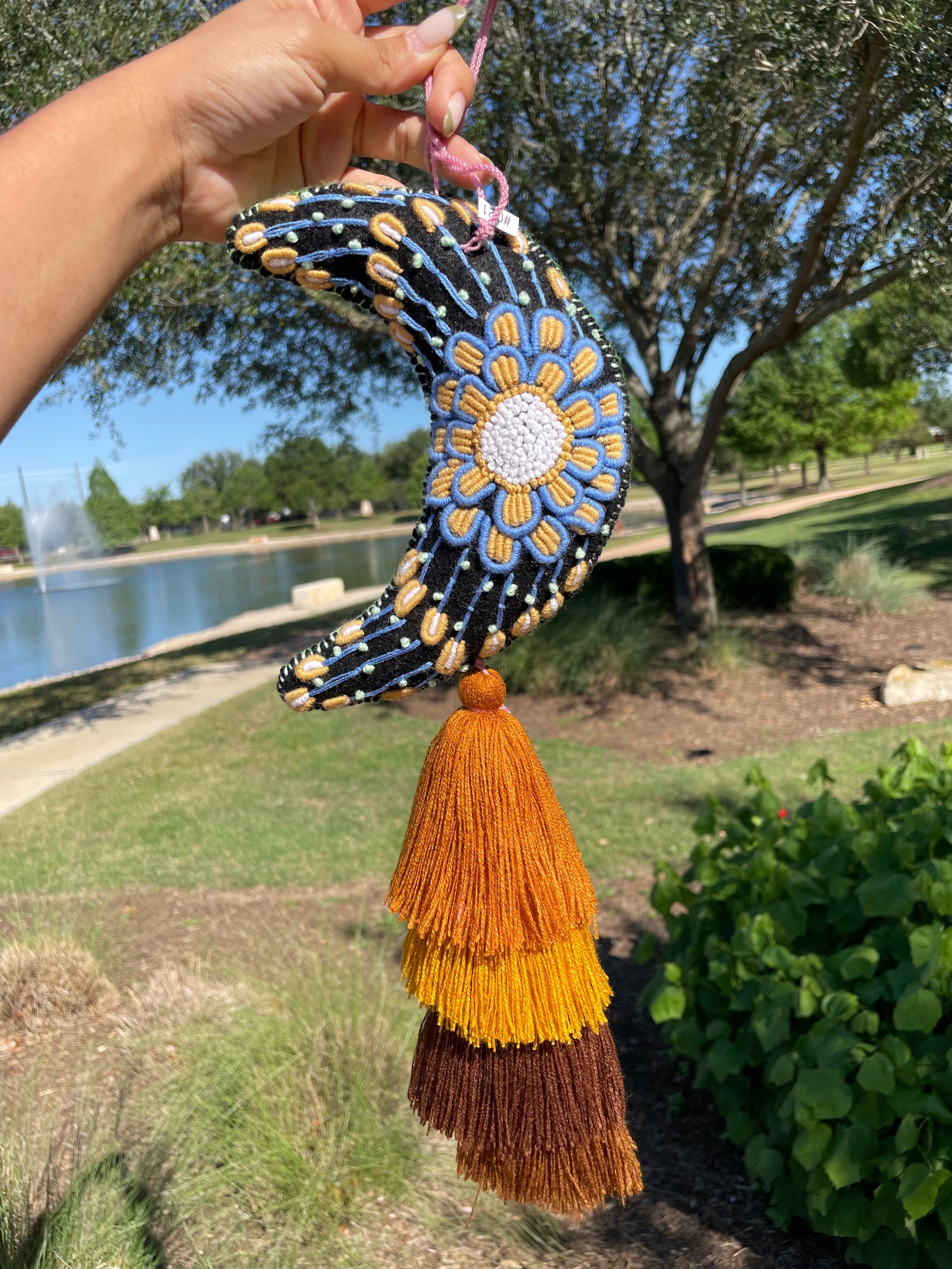 LUNAS OVERSIZED TASSEL