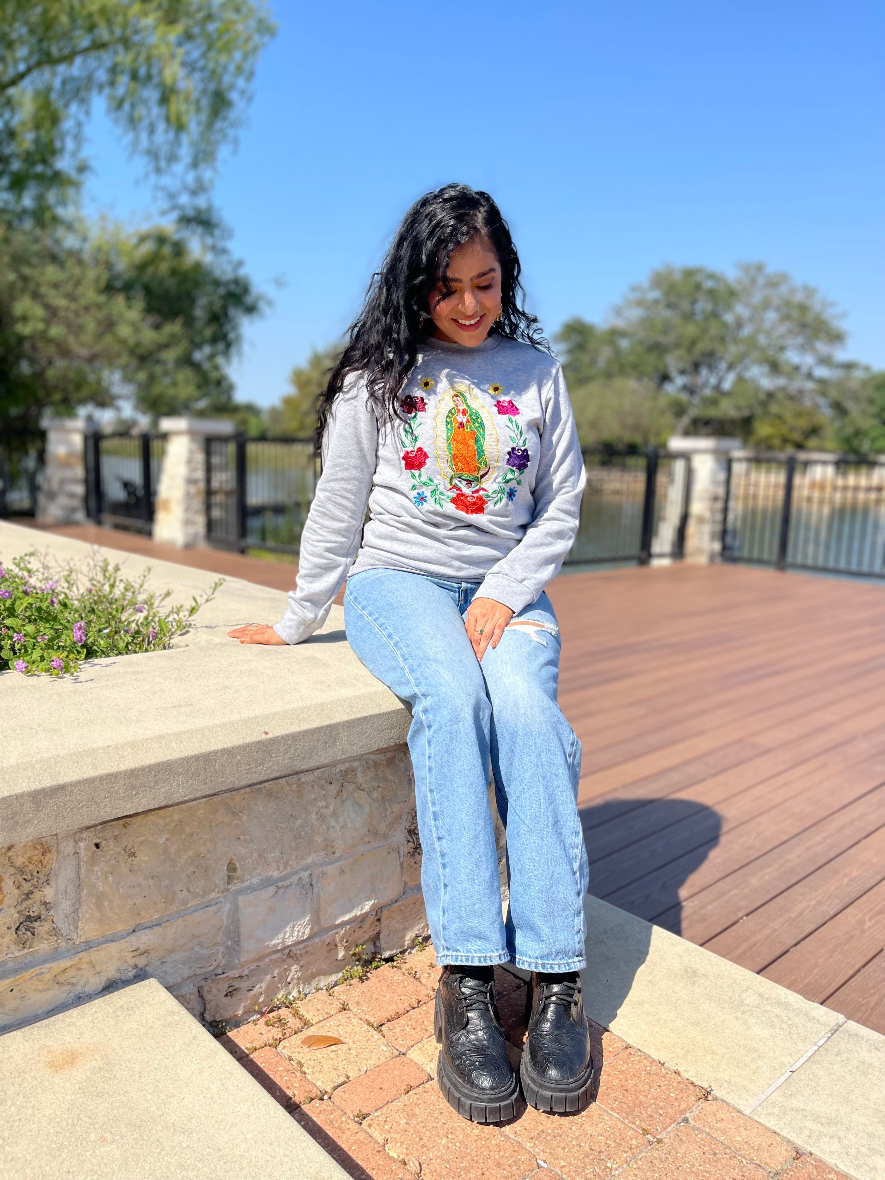 VIRGENCITA CREWNECK  - GREY