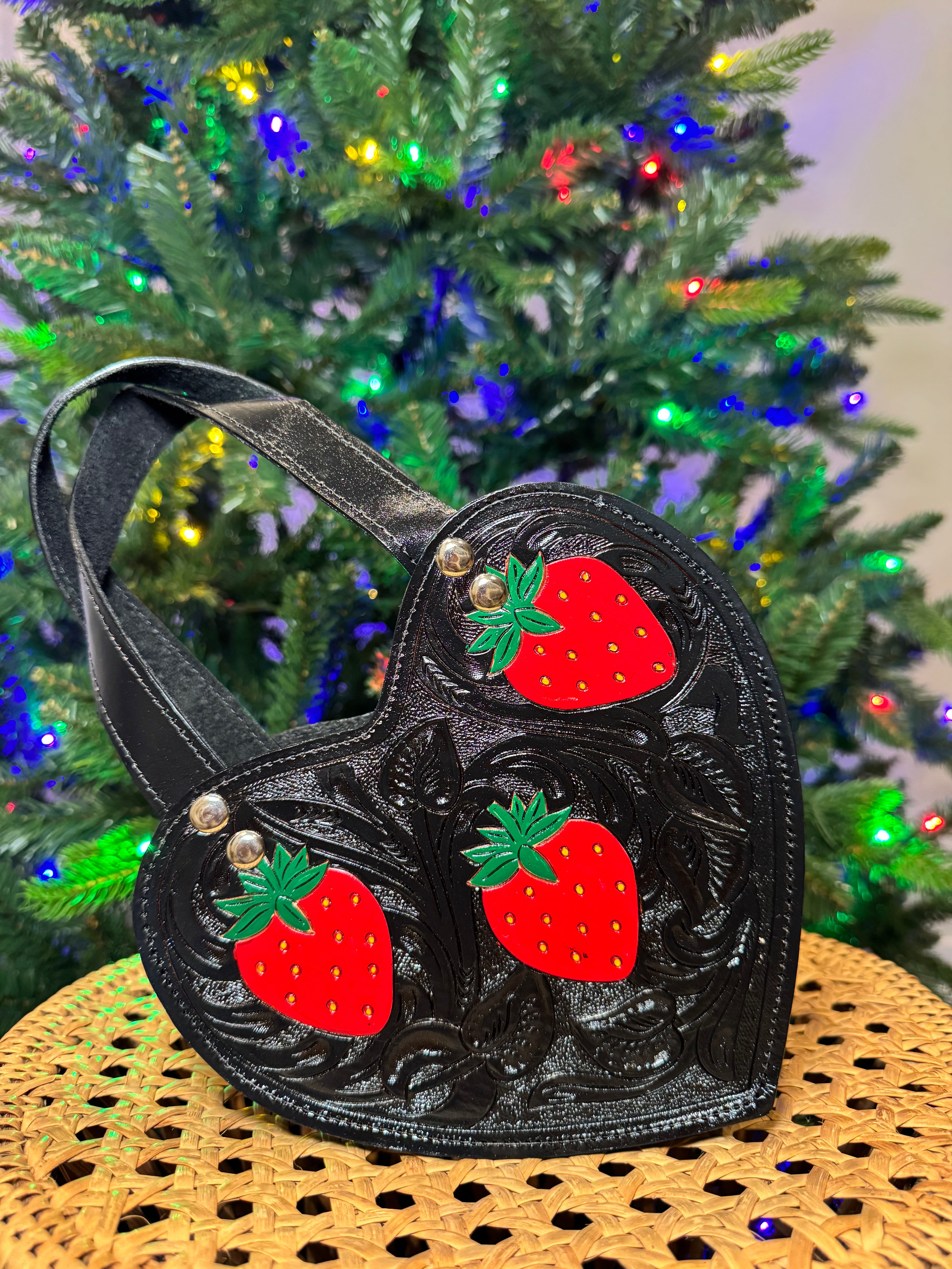 NIÑA FRESA CORAZÓN HANDBAG -BLACK