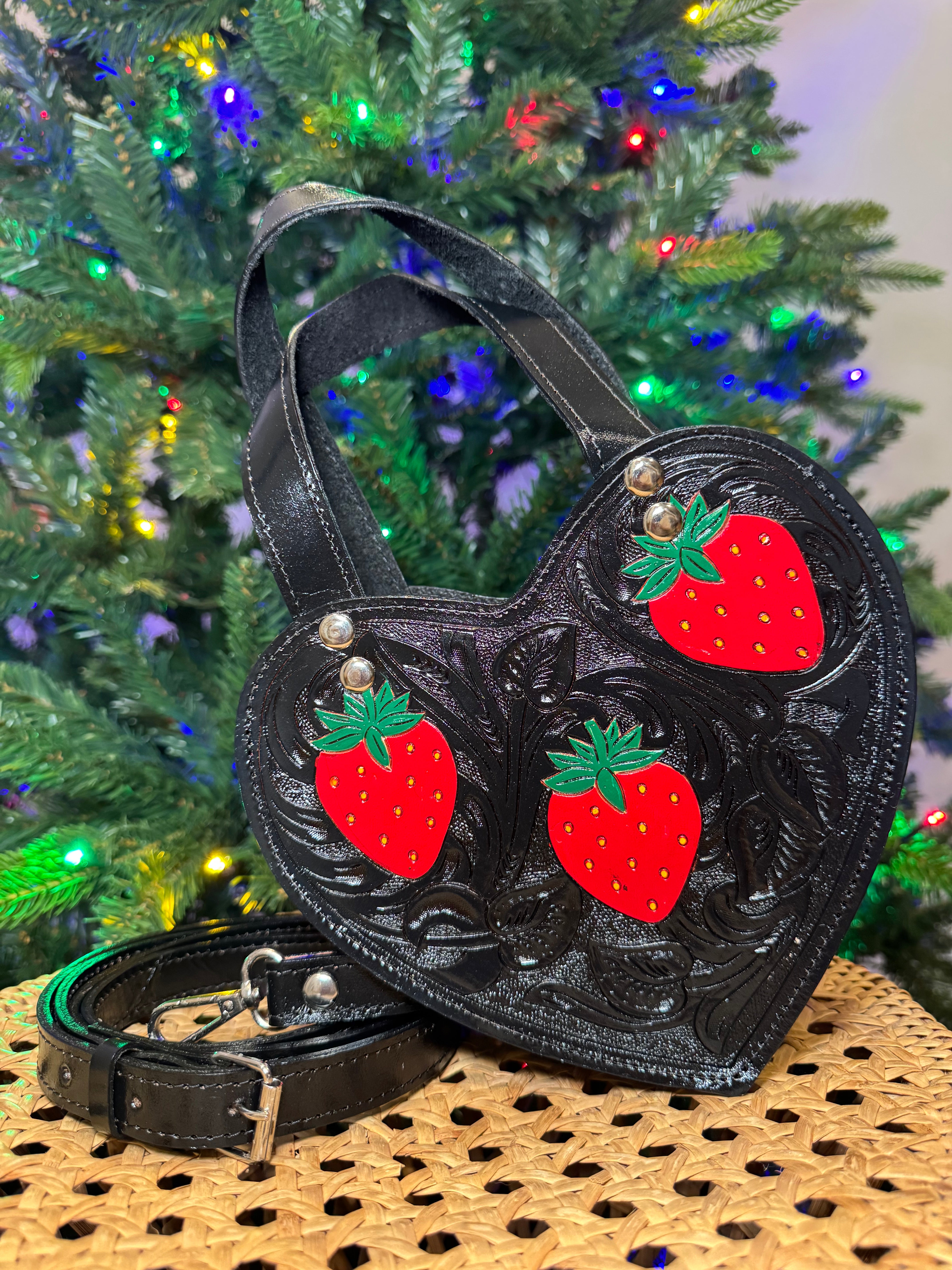 NIÑA FRESA CORAZÓN HANDBAG -BLACK